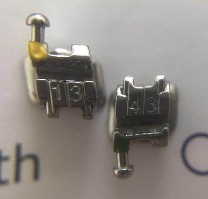 Brackets MBT auto-ligantes para solução ortodôntica.