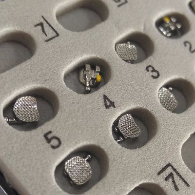 Suportes dentários DTC certificados CE ISO A escolha da moda para o tratamento ortodôntico