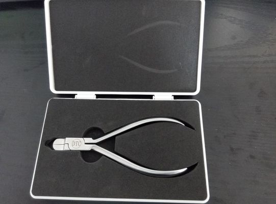 Aplicação de pinças de torque ortodônticas dentárias compatíveis com a ISO para tratamento ortodôntico eficaz